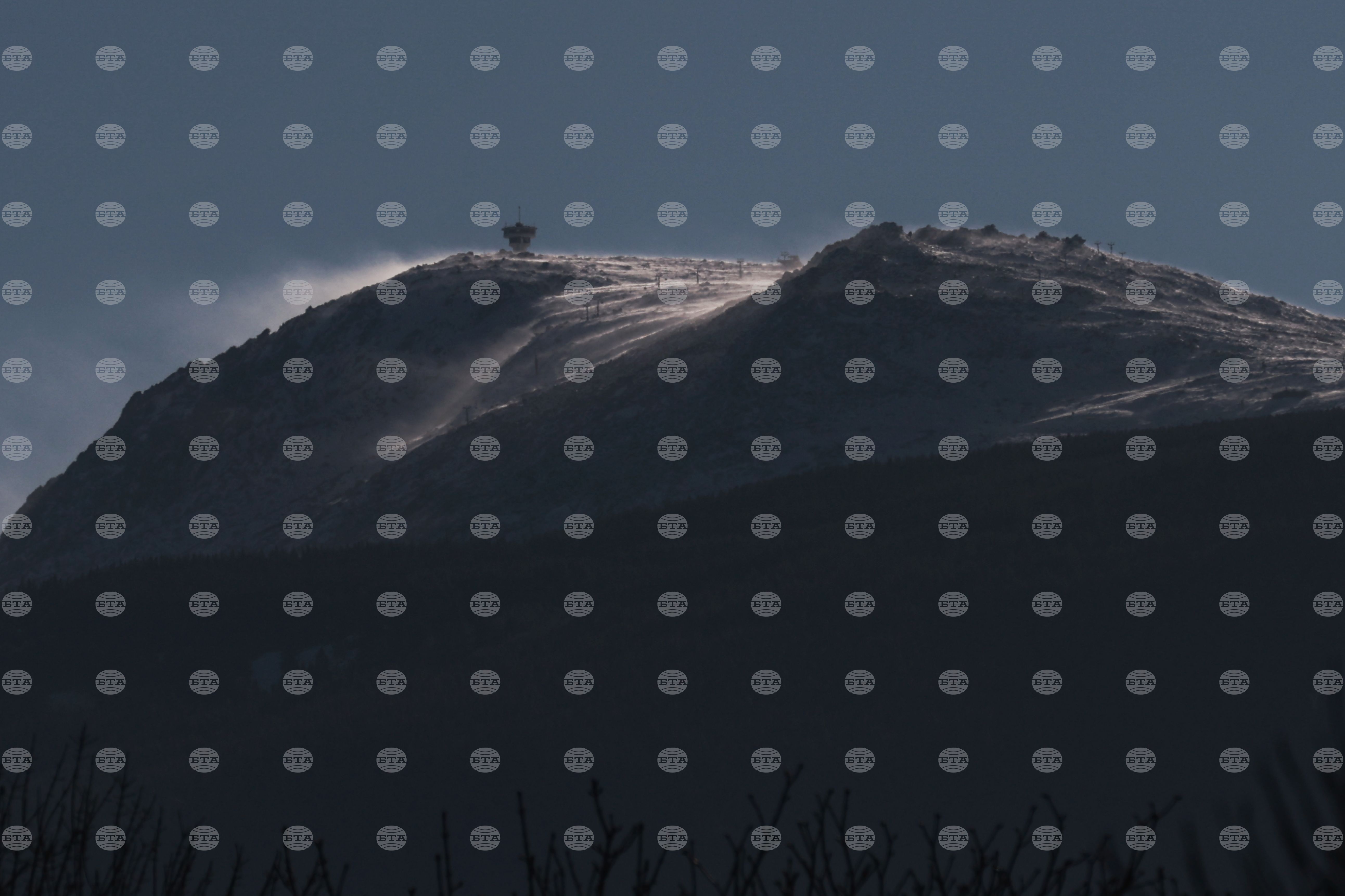 Sofijska občina zaradi orkanskega vetra zaprla ceste na Vitošo