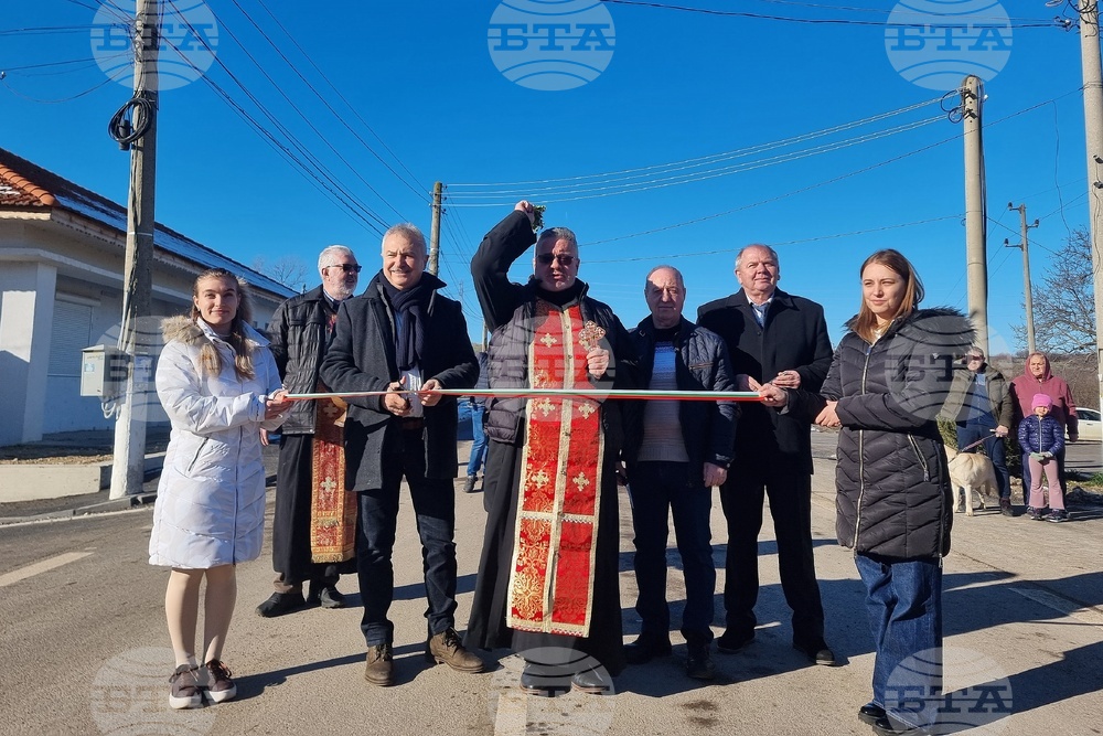Обновеният път от Монтана до село Долно Белогтинци бе открит с церемония в село Николово