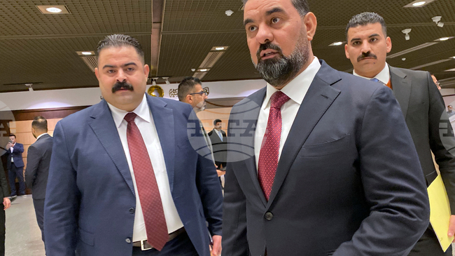 Иракският парламент избра депутата Хайбат ал Халбуси за председател на първото си заседание след парламентарните избори 