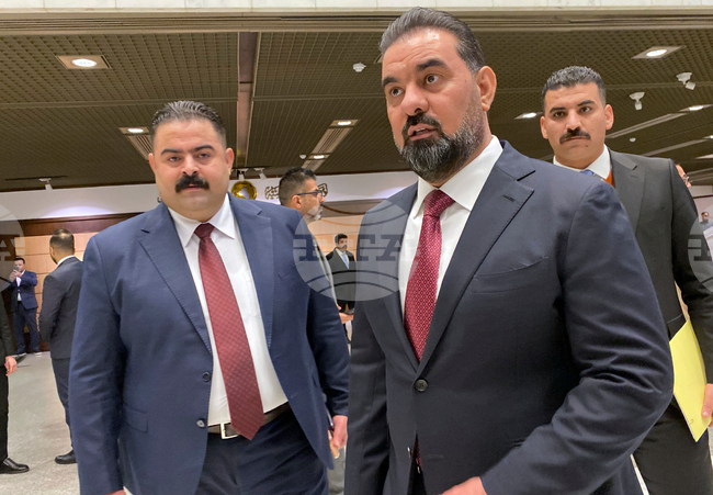 Иракският парламент избра депутата Хайбат ал Халбуси за председател на първото си заседание след парламентарните избори 