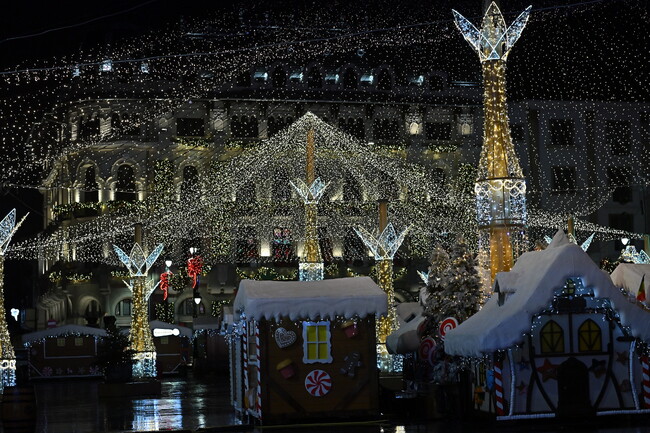 Аджерпрес: Кметството на Крайова удължава коледния базар до 11 януари 2026 г.