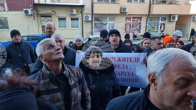 Жители на три села от Врачанско излязоха на протест заради прекъсването на електрозахранването по Коледа