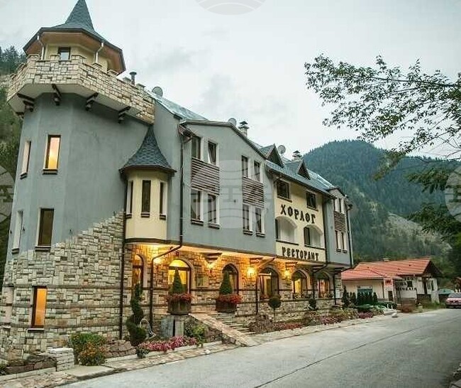 Най-доброто еко вилно селище на България за 2025 г. – „Замъка - Хорлог“ в Триград, привлича все повече туристи от Европа, Америка, Австралия