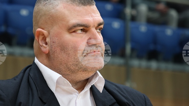 „Надявам се тази година да направим първия требъл в България“, каза треньорът на Черно море Тича Васил Евтимов