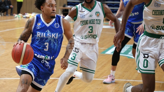 Титулярният плеймейкър на Рилски спортист Камау Стоукс премина в латвийския ВЕФ Рига