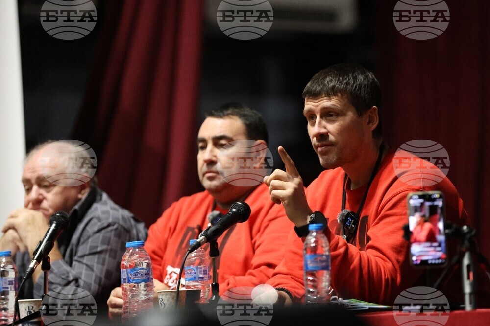 Събираме граждани, с които да направим система за намаляване на загубите на гласове на избори, каза в Благоевград Ивелин Михайлов