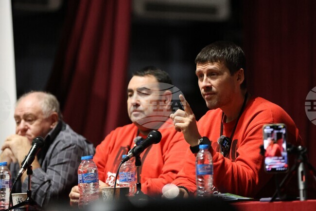 Събираме граждани, с които да направим система за намаляване на загубите на гласове на избори, каза в Благоевград Ивелин Михайлов