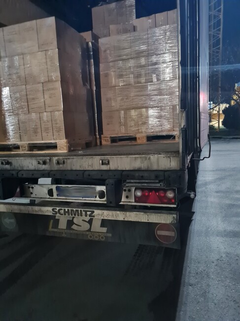 Агенция „Митници“: 6000 л вино и коняк, превозвани в нарушение на транзитен режим, задържаха митнически служители в района на Дунав мост – Русе 