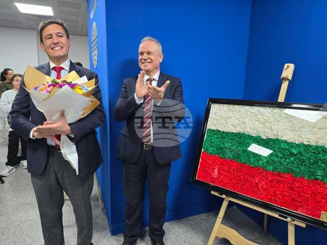 Българският посланик в Турция определи децата, таланта и България като специалните послания на изложбата в пресклуба на БТА в Анкара 