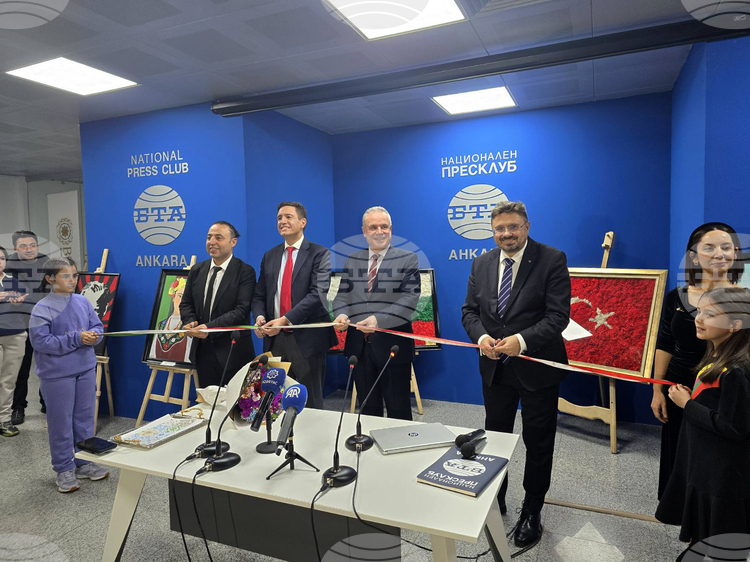 BTA Director General Opens Bridge of Colours Exhibition in Ankara