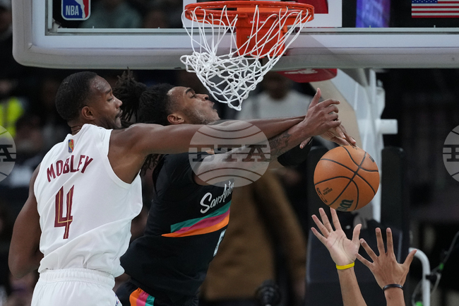 APTOPIX Cavaliers Spurs Basketball