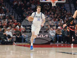 Mavericks Trail Blazers Basketball
