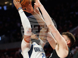Mavericks Trail Blazers Basketball