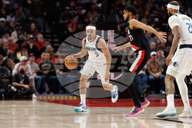 Mavericks Trail Blazers Basketball