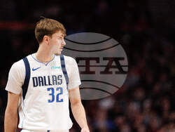 Mavericks Trail Blazers Basketball