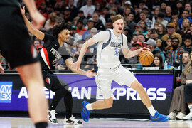 Mavericks Trail Blazers Basketball