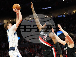 Mavericks Trail Blazers Basketball
