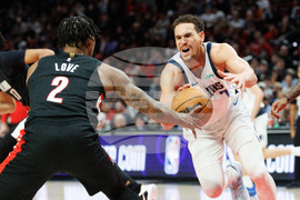 Mavericks Trail Blazers Basketball