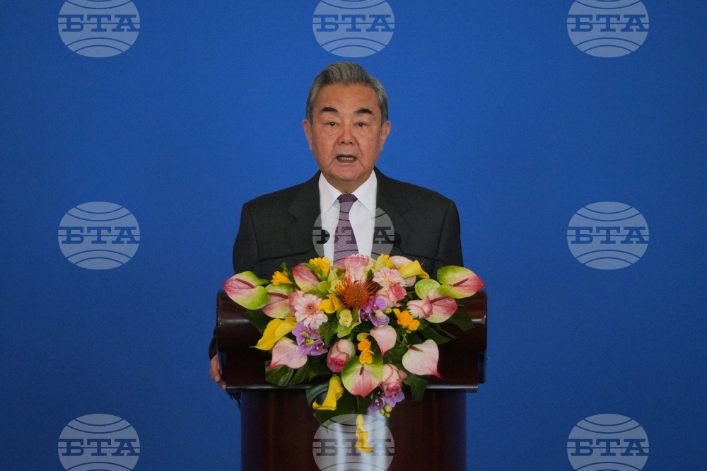 Китайският министър на външните работи Ван И пристигна в Танзания