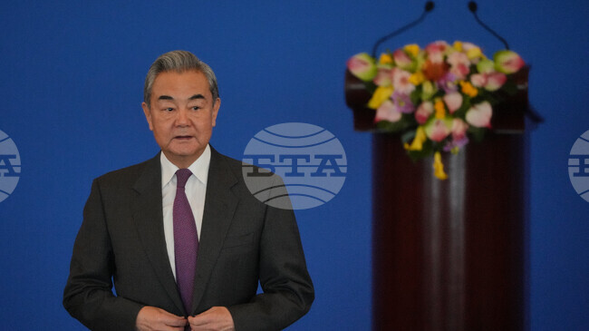 Китайският външен министър Ван И заяви, че Пекин не може да приеме страни да действат като "световен съдия" на фона на залавянето на Мадуро 