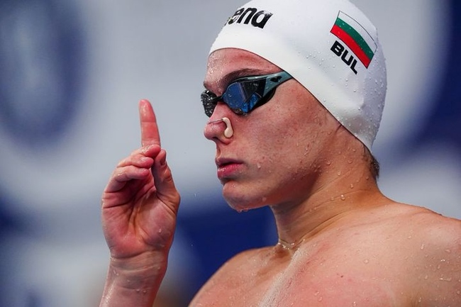 Дарен Кирилов дарява наградите си „Спортист на годината“ и „Плувец №1“ в подкрепа на каузата на Фондация „Александър Русев“