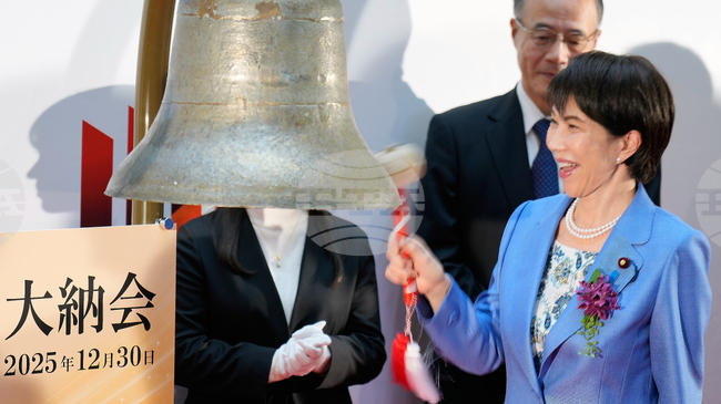 Водещият индекс на фондовата борса в Токио отчете силен ръст за 2025 г., но в последната сесия регистрира понижение след спад и на „Уолстрийт“