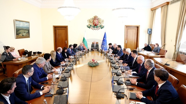 Макар да изглежда политическо, през 2025 г. правителството се държеше и работеше като програмно, заяви премиерът в оставка Росен Желязков