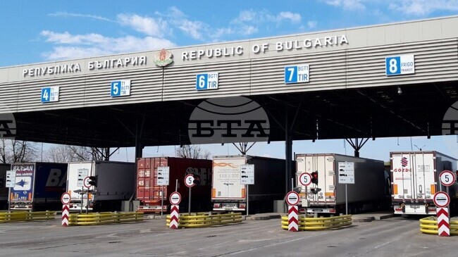 Недекларирана валута откриха митническите служители на "Капитан Андреево" и "Калотина"