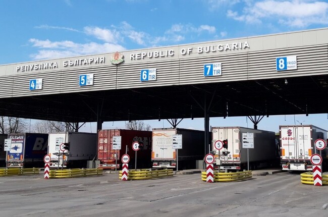 Голямо количество недекларирани зеленчуци задържаха митническите служители на МП Капитан Андреево