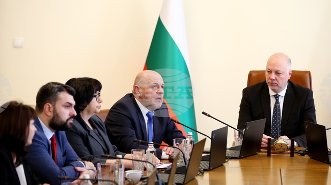 В първата половина на 2026 г. трябва да бъдат обслужени четвърто и пето плащане, каза Томислав Дончев