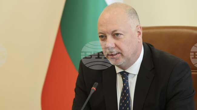 Посрещаме 2026 година като член на еврозоната, което ни носи сигурност, финансова стабилност и повече възможности, заяви Росен Желязков