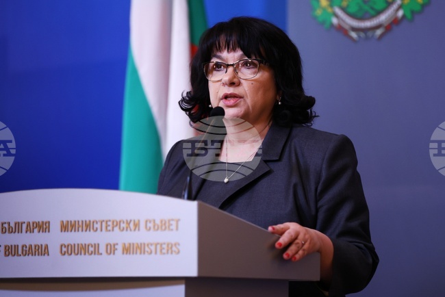 Щастлива съм, че имах възможност да бъда част от сбъдването на една мечта за поколения българи, заяви финансовият министър в оставка Теменужка Петкова 