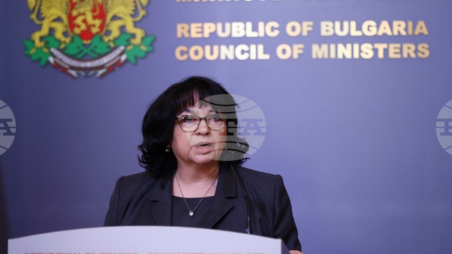 Непрофесионални инвеститори ще могат да участват директно на пазара на ДЦК у нас с приета стратегия от правителството в оставка, съобщи Теменужка Петкова