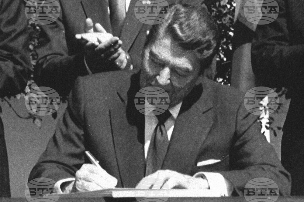 На 2 януари 1988 г. е подписано Споразумение за свободна търговия между САЩ и Канада 