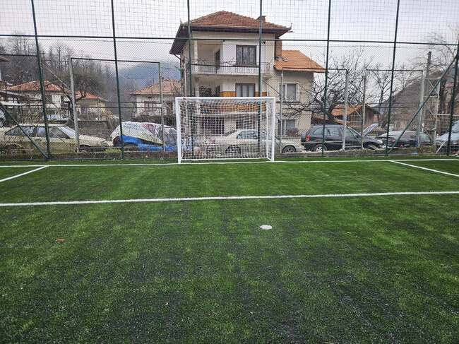 В тетевенското село Глогово учениците вече ще спортуват на реновираната спортна площадка