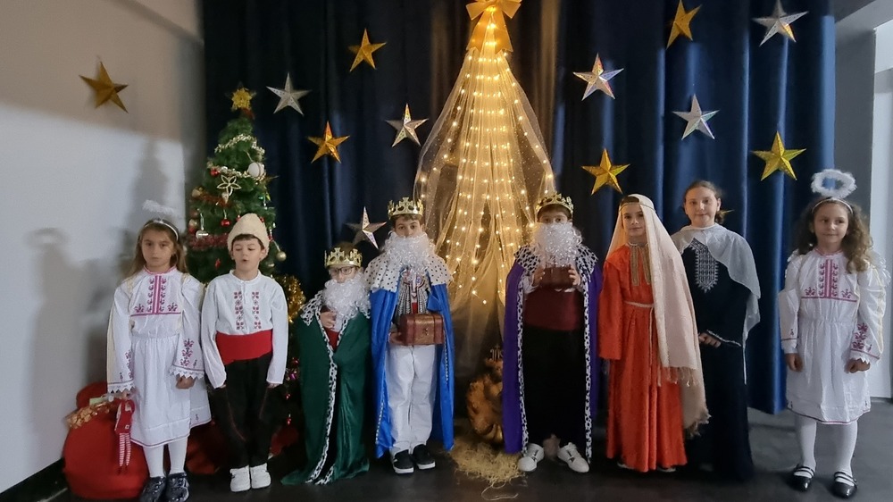 Тържество под надслов „Младенецът в яслите“ се състоя в Българското училище „Христо Ботев“ в Алзира, Испания