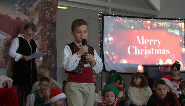 Коледен празник беше организиран в Българското училище „Св. св. Кирил и Методий“ в Калгари, Канада