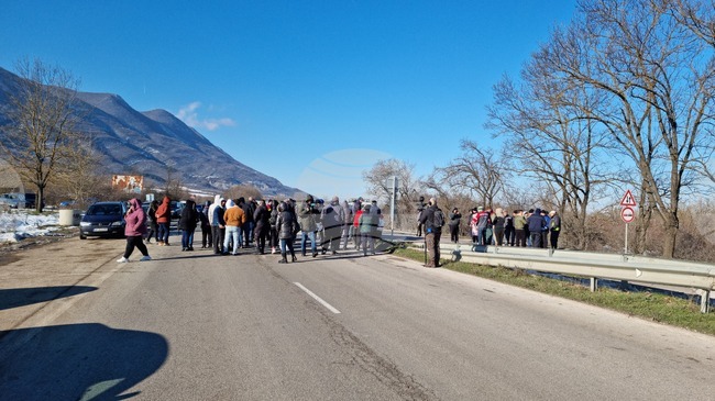 Приключи блокадата на главен път Е-79 в района на Враца, недоволните жители на няколко села в района остават в готовност за нови протести