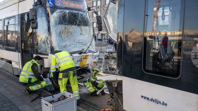 Белга: Девет души бяха ранени при сблъсък на два трамвая в Антверпен