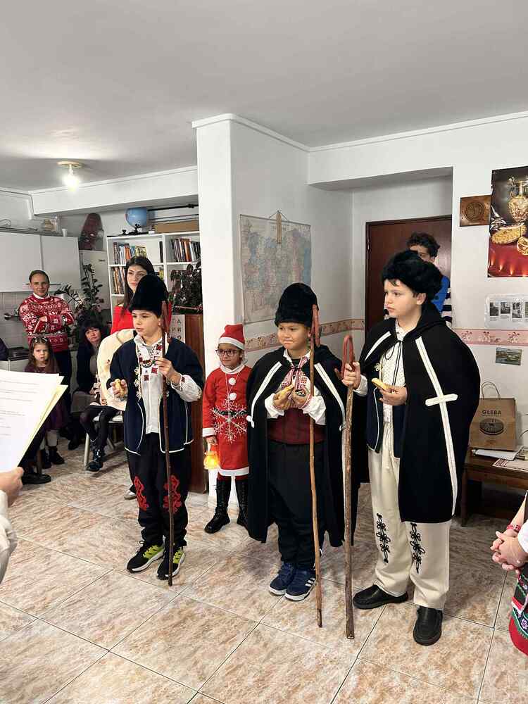 В пресъздаването на коледарски и кукерски обичаи участваха ученици от Българското неделно училище „Св. св. Кирил и Методий“ в Лисабон