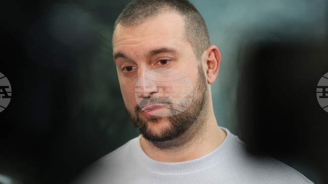 Във връзка с преминаването от лев към евро гражданите да не носят много пари в себе си, призова гл. инспектор Емил Емилов от СДВР 