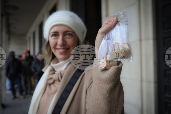 APTOPIX Bulgaria Euro