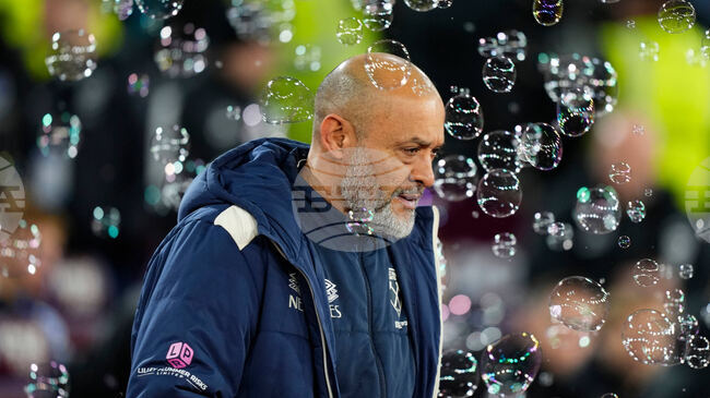 Уест Хям все още няма намерение да се разделя с мениджъра Нуно Ешпирито Санто