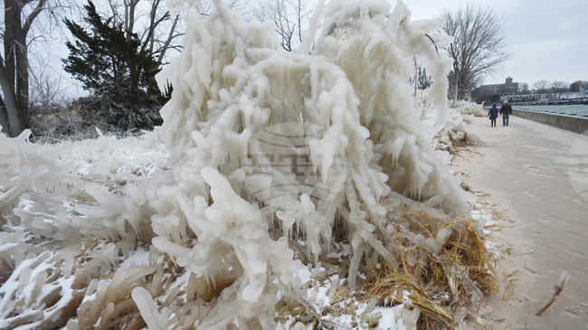 Милиони американци се подготвят за потенциално катастрофална ледена буря