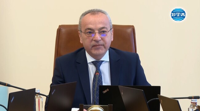 С поздрав към всички жени за 8 март започна днешното заседание на Министерския съвет