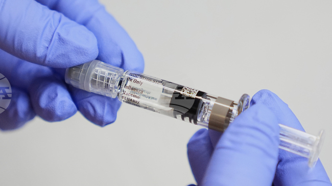 Съд в САЩ даде зелена светлина на медицинските организации да оспорват политиките за ваксинация на здравния министър Кенеди-младши