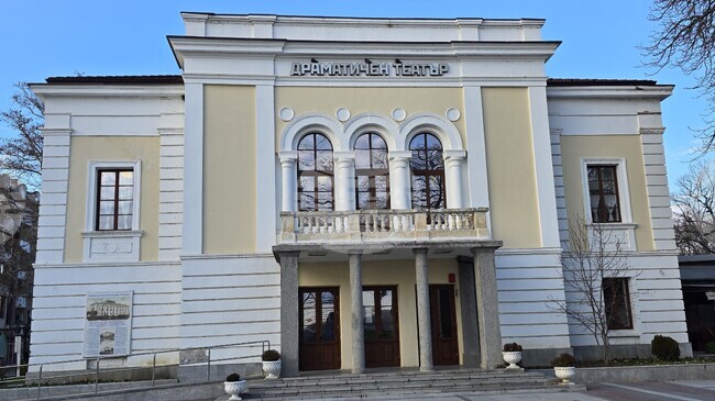 Първата театрална сграда в България е открита във Видин в навечерието на 1891 г.