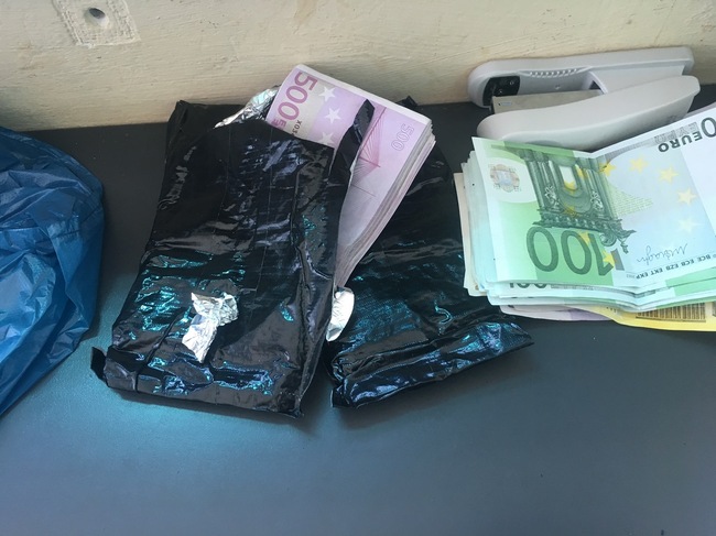 Агенция „Митници“: Недекларирана валута и златни изделия задържаха митническите служители на МП Калотина