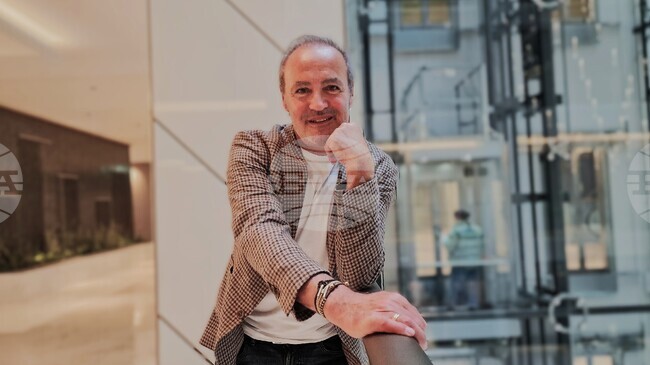 Чудото не се разпознава, но това е вярата, казва авторът на „Моята майка, Бог и Силви Вартан“ Ролан Перес