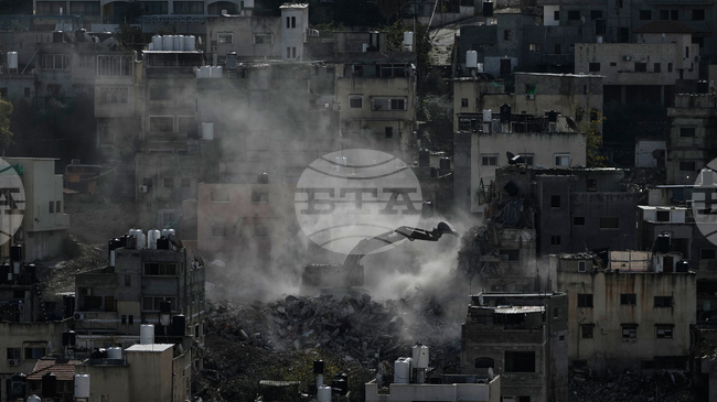 Израел започна разрушаването на 25 сгради в палестински бежански лагер на Западния бряг